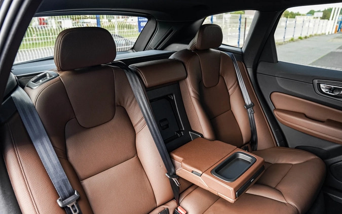 Volvo XC 60 cena 127900 przebieg: 152000, rok produkcji 2019 z Kobylin małe 781